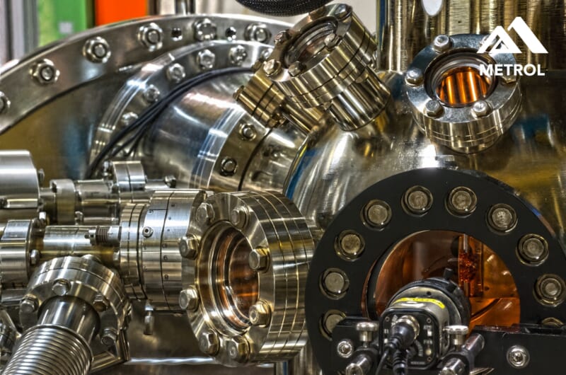 How to achieve space-saving positioning in high vacuum environments with low outgassing